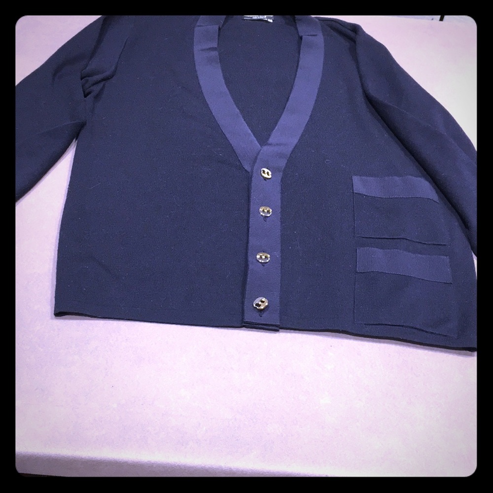 V-neck cardigan sweater pocket detail designer